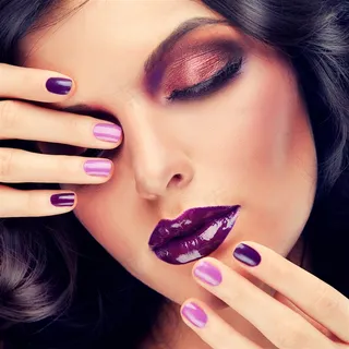 紫色唇妆美甲美女图片美容图片 紫色唇妆美甲美女图片美容图片