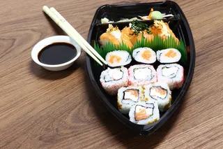 盒装三文鱼寿司图片