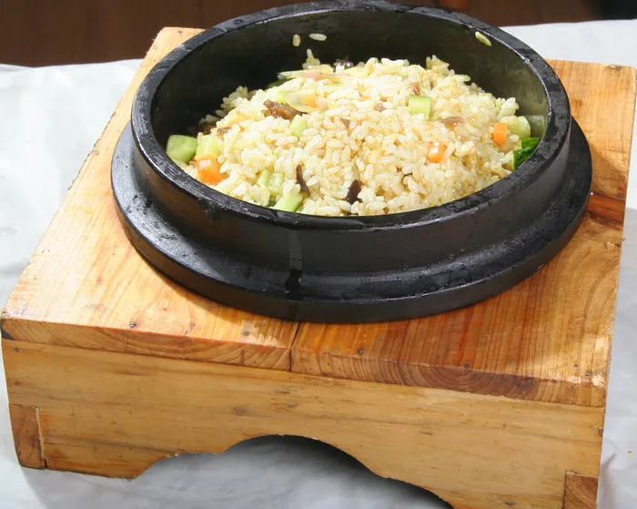 石锅焖饭 16元 石锅焖饭 16元