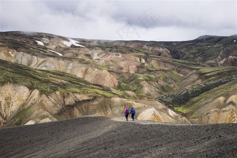 重叠的山峦图片
