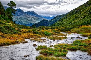 奥地利高山河流图片