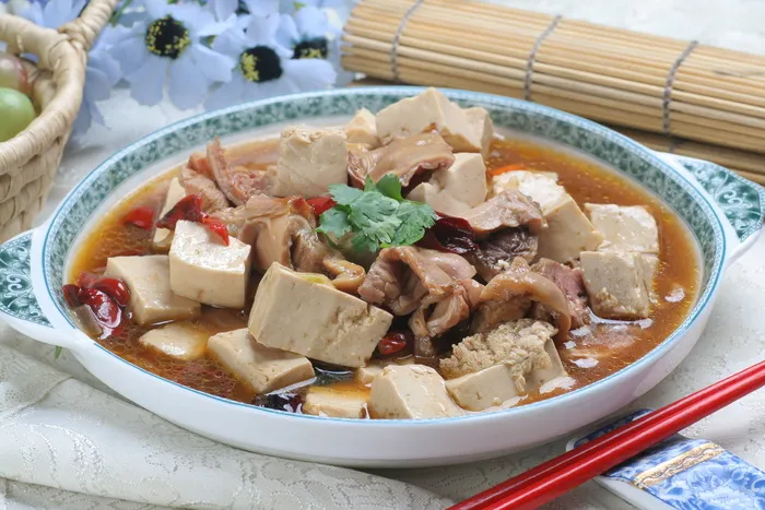 板肠炖豆腐