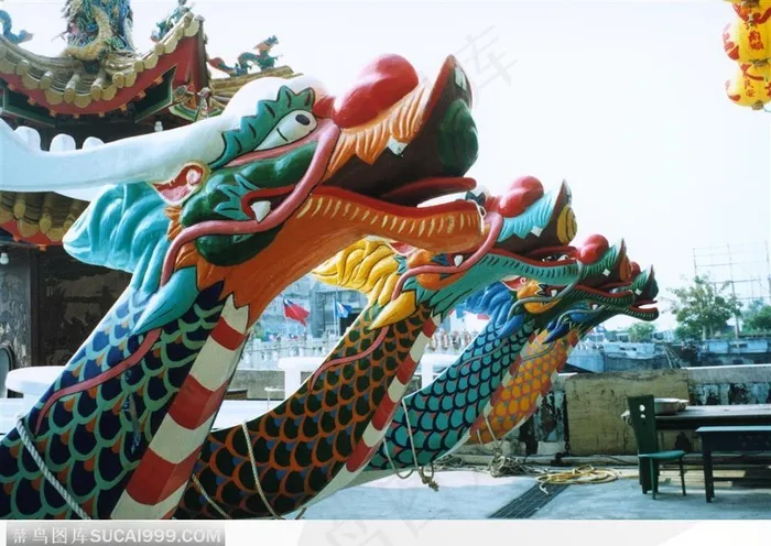 整齐的龙舟船头