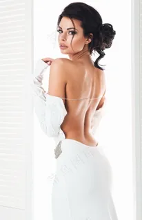 大胆裸背美女性感图片