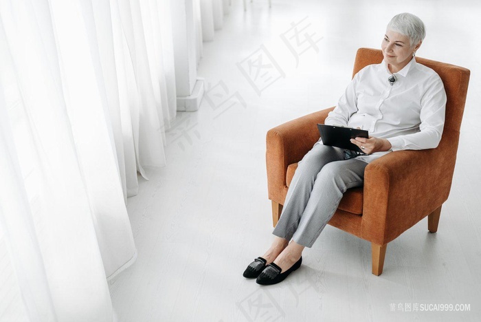 老龄化社会的老年人图片