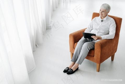 老龄化社会的老年人图片