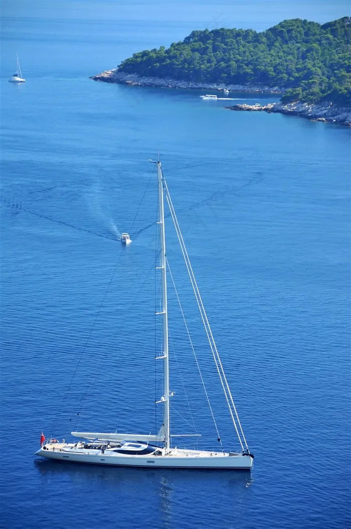 蓝蓝大海上的海艇