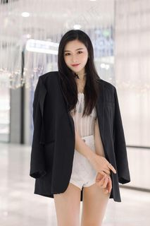 *韩国美女空姐街拍偷拍性感图片