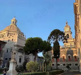 蓝色唯美城市风景图