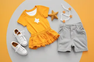 儿童服饰橙色背景摄影图