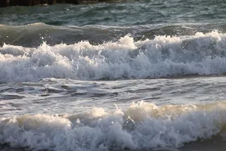 海洋大浪翻腾图片