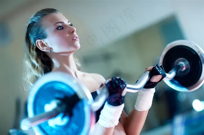 举重的国外美女