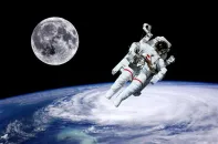 宇航员进入太空