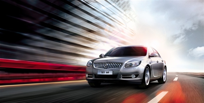 别克汽车余晖下飞驰超高清摄影图