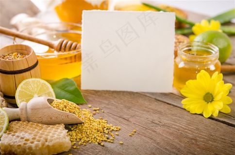桌子上的蜂蜜制品高清摄影图片 桌子上的蜂蜜制品高清摄影图片