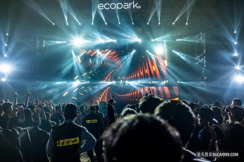 演唱会现场炫目的灯光和人群图片