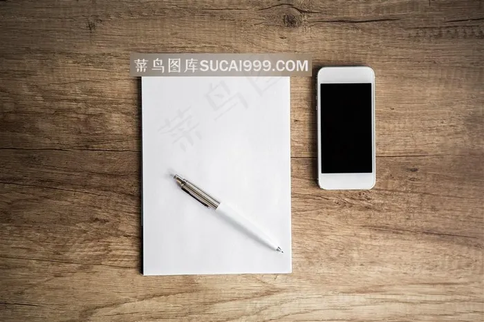 放在桌子上的办公用品