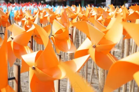橙色纸风车图片 橙色纸风车图片