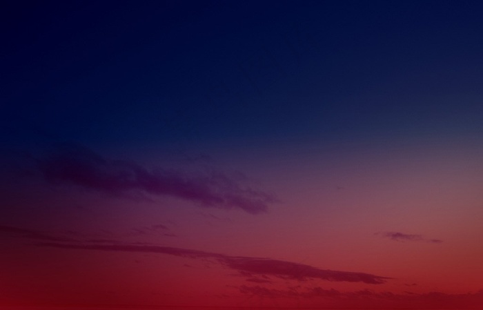 夜空下的火红天边