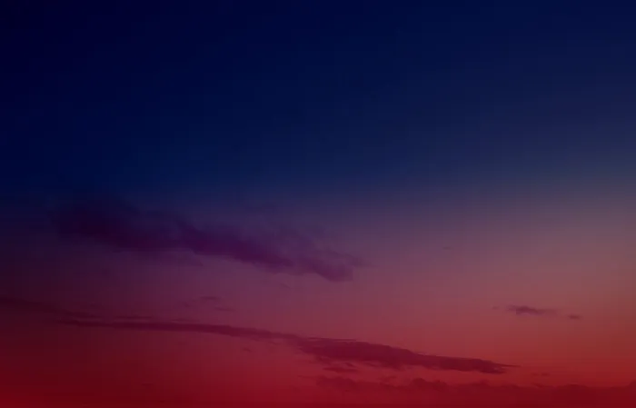 夜空下的火红天边