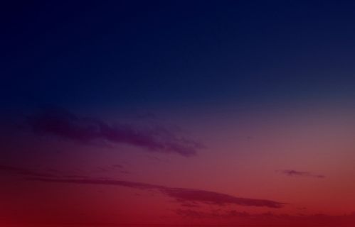夜空下的火红天边 夜空下的火红天边