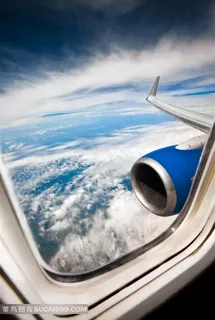 飞机窗口外的风景