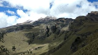 巍峨的高山图片