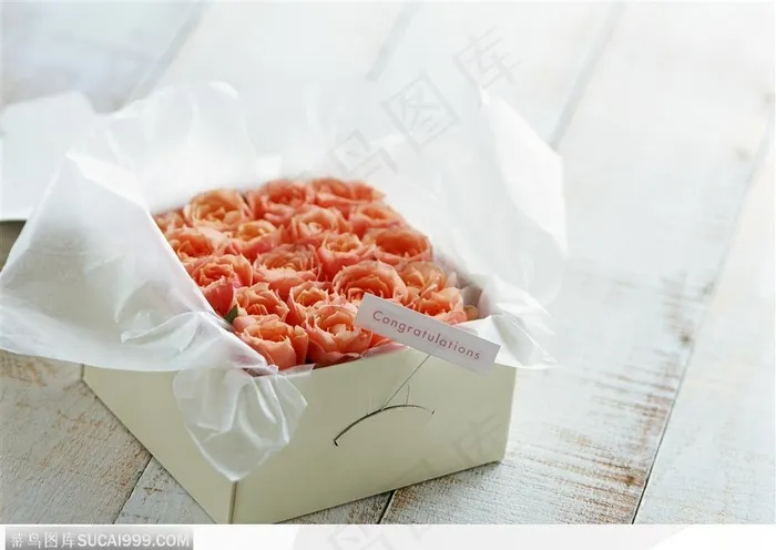 礼物饰品-盒中摆放整齐的粉色玫瑰