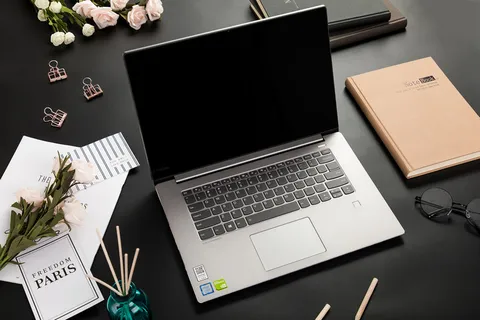 笔记本电脑桌面办公桌面