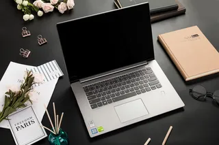 笔记本电脑桌面办公桌面