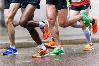 赛跑中的运动员图片