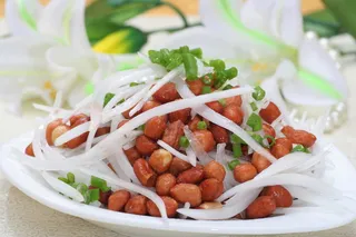 洋葱花生米  8元