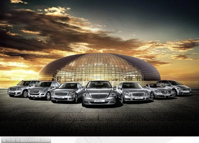 北京国家大剧院前的Class系列奔驰轿车