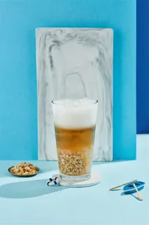 奶茶冷饮摄影图片-燕麦红茶奶盖