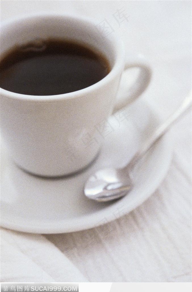 咖啡物语-盘中的咖啡杯