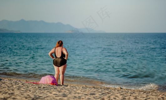 一个胖女人背影图片