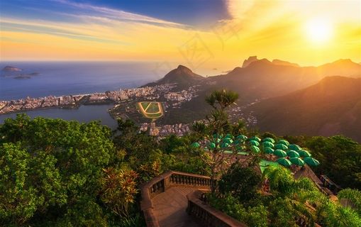 美丽的城市海边景色