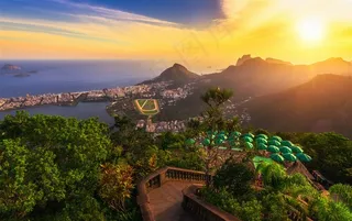 美丽的城市海边景色