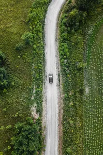驰骋在乡间的汽车 驰骋在乡间的汽车