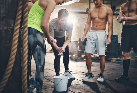 健身人物交流摄影高清图片