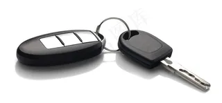 白色桌子上的汽车钥匙和遥控器高清图片