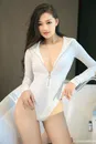 坐在浴缸里的性感撩人美女模特芮晓颖高清套图