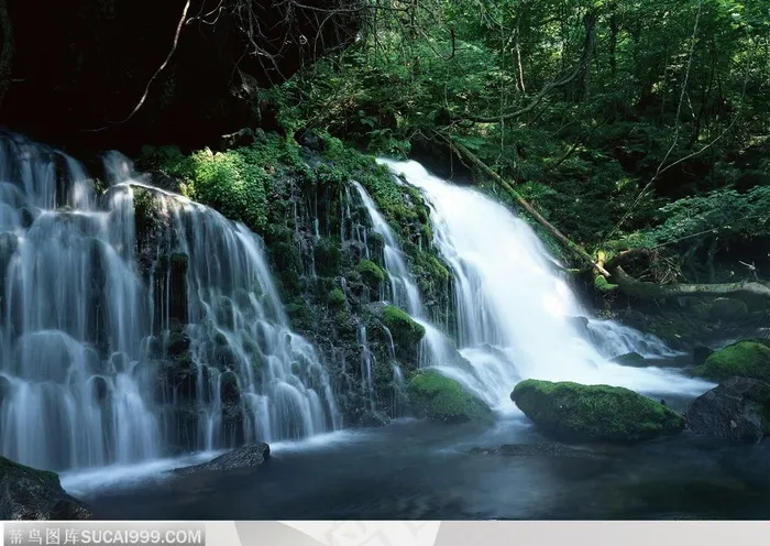 山水瀑布-洁白的溪水
