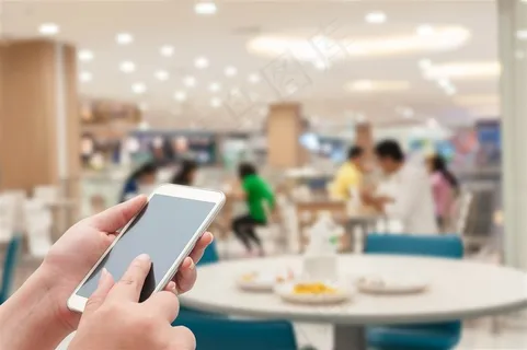 正在使用手机的商务海报高清摄像图