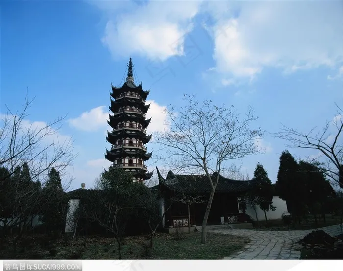 蓝天下漂亮的玲珑塔图片
