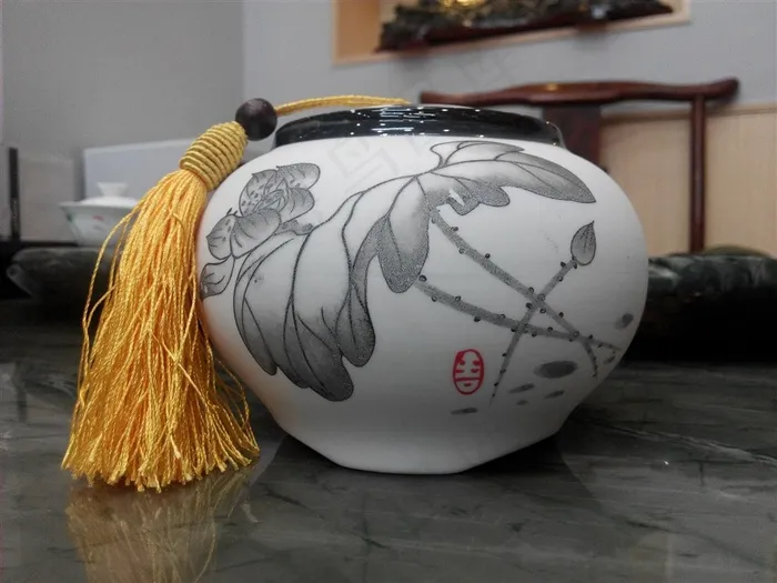 精致雕花茶叶罐