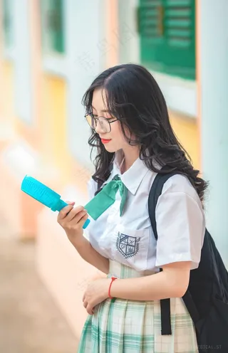 日韩校服美女图片