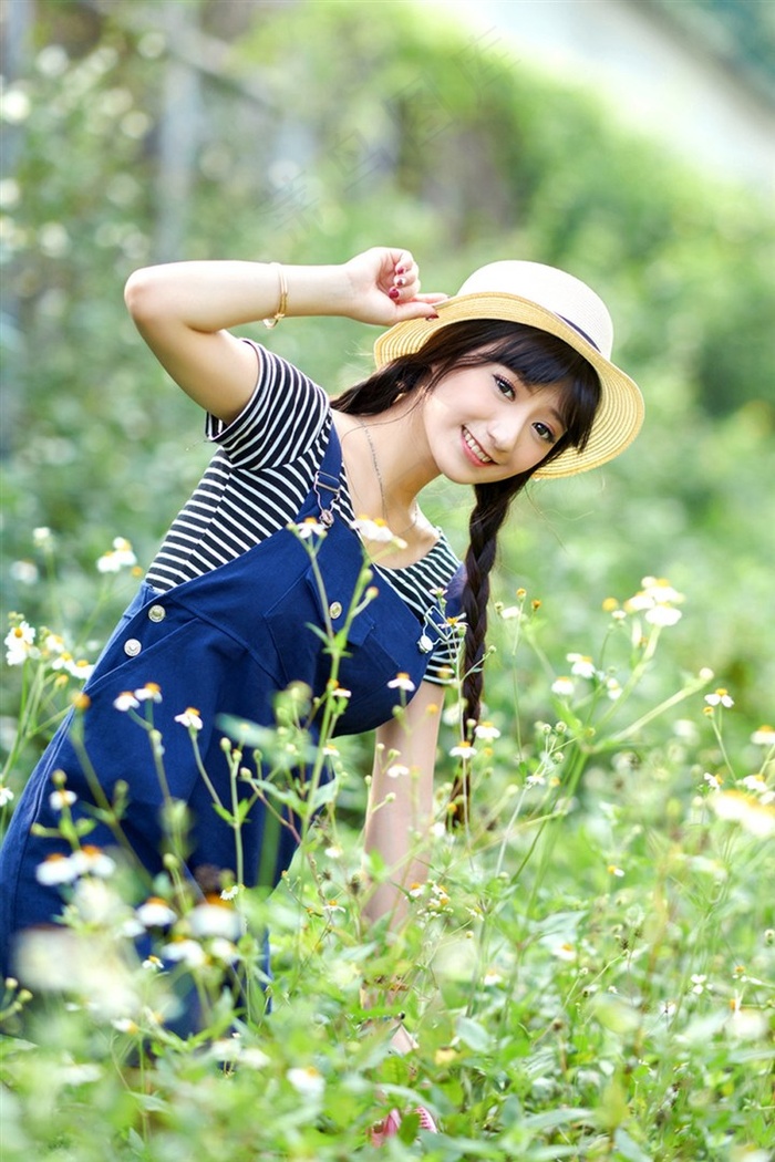 小清新长辫子清纯美女写真图