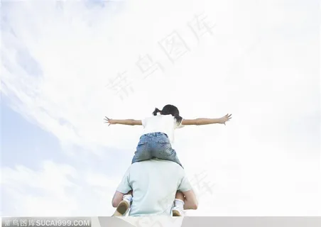 幸福的一家-在爸爸肩膀上做飞翔姿势的女孩 幸福的一家-在爸爸肩膀上做飞翔姿势的女孩