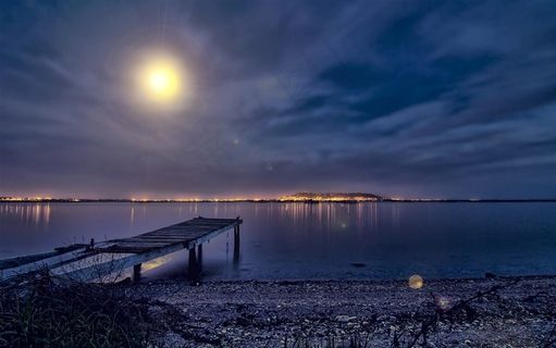月光下的海岸风景图片